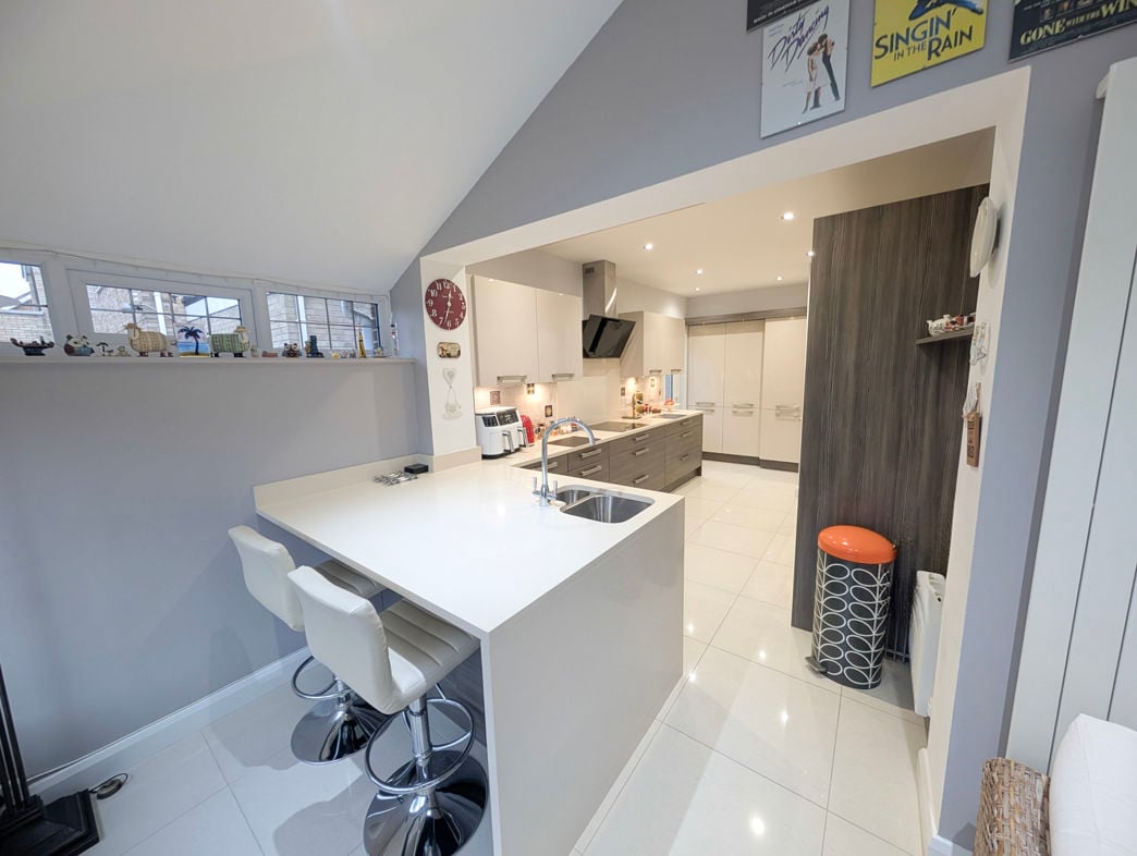 Property image 8 of 23