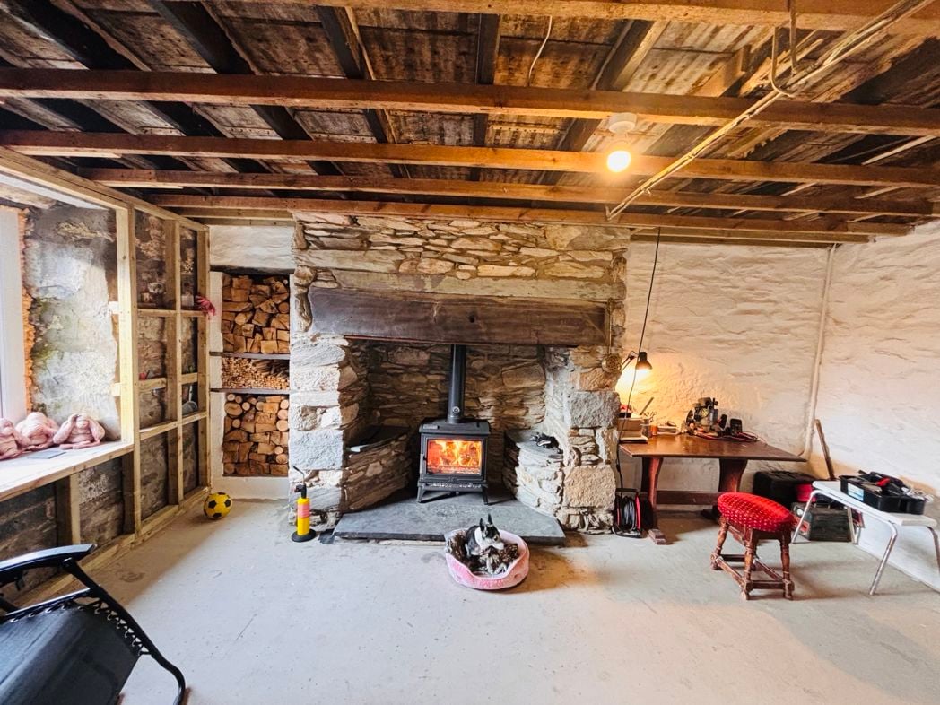 Halfway House, Caernarfon, Gwynedd, LL54 6HG