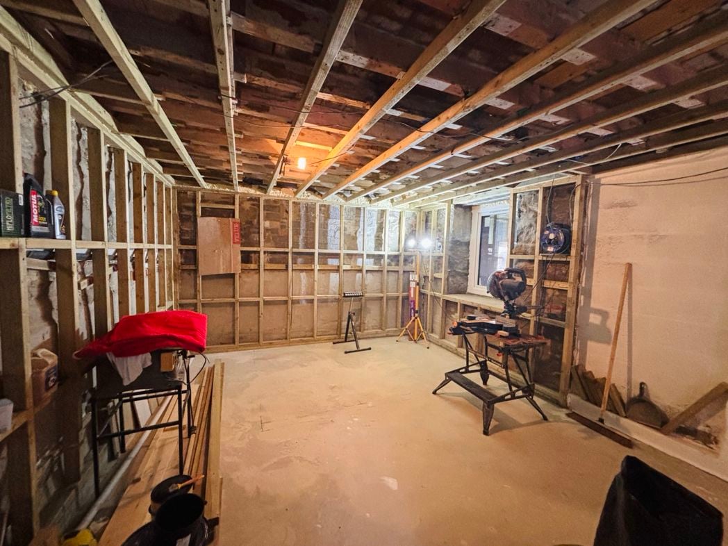 Halfway House, Caernarfon, Gwynedd, LL54 6HG