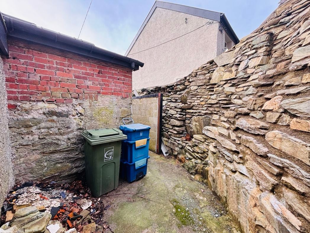 Halfway House, Caernarfon, Gwynedd, LL54 6HG