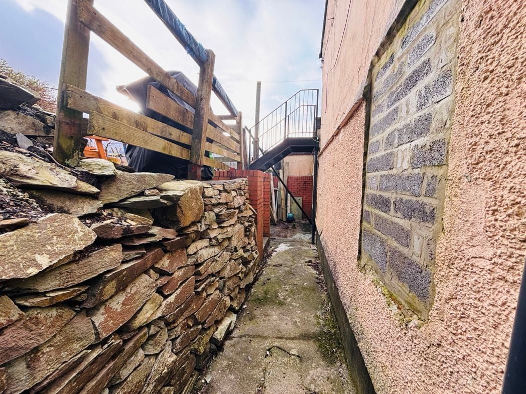 Halfway House, Caernarfon, Gwynedd, LL54 6HG