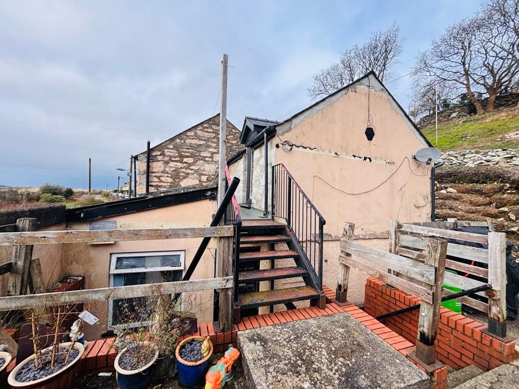 Halfway House, Caernarfon, Gwynedd, LL54 6HG