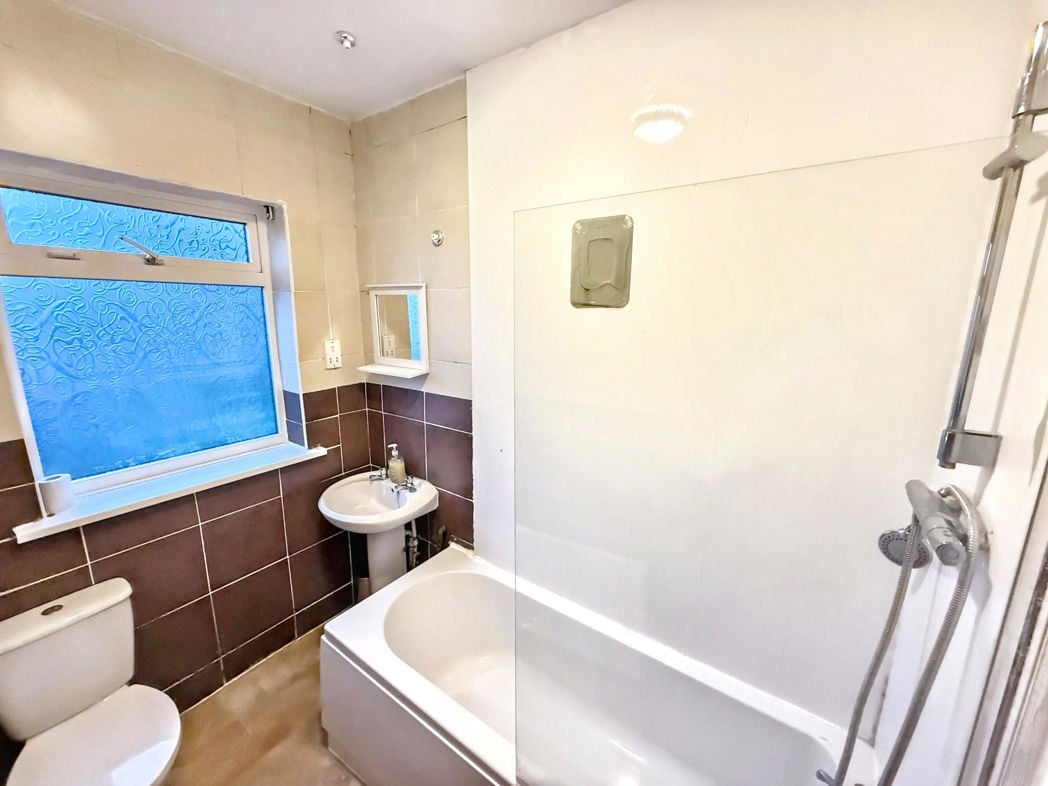 Property image 7 of 8