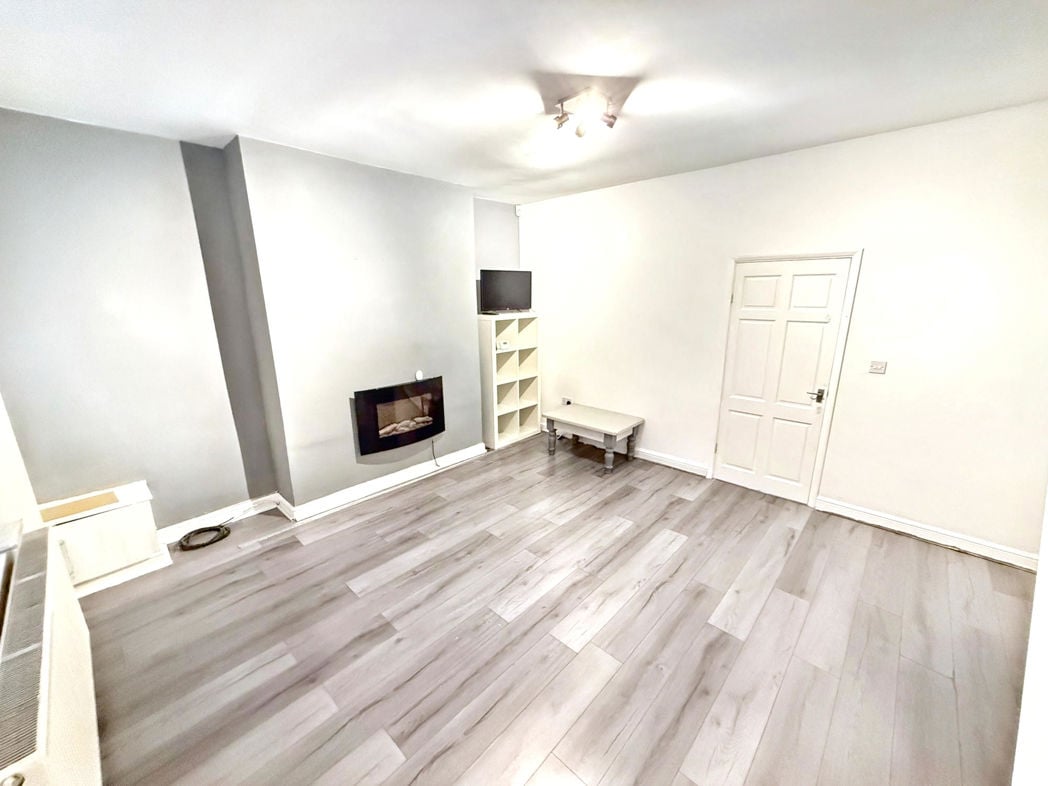 Property image 2 of 8