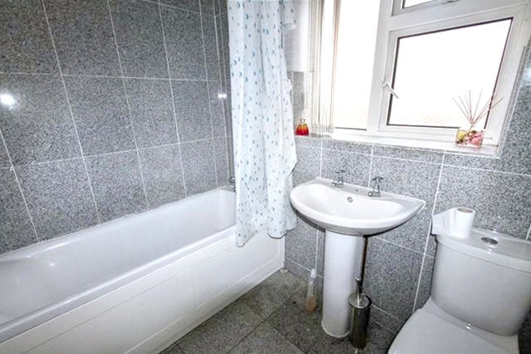 Property image 4 of 11
