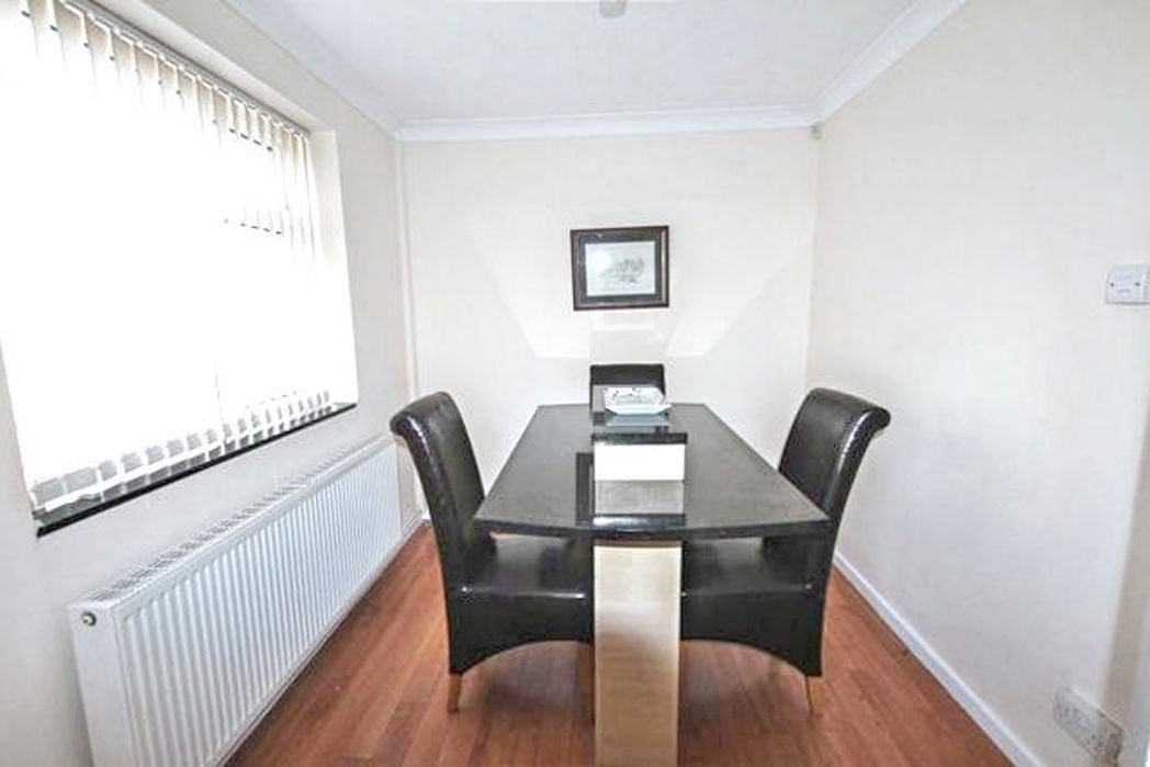 Property image 11 of 11