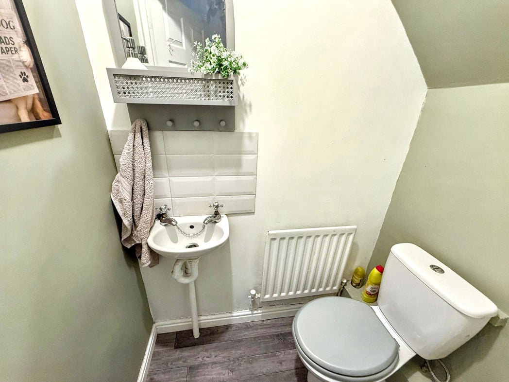 Property image 5 of 9