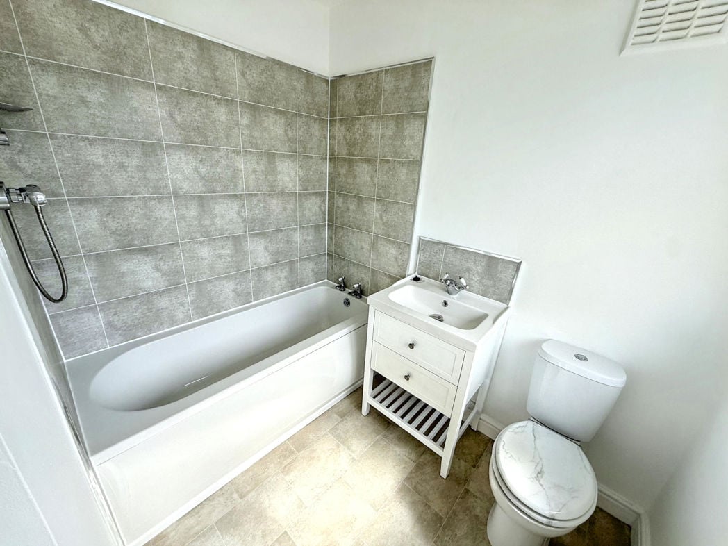 Property image 8 of 9