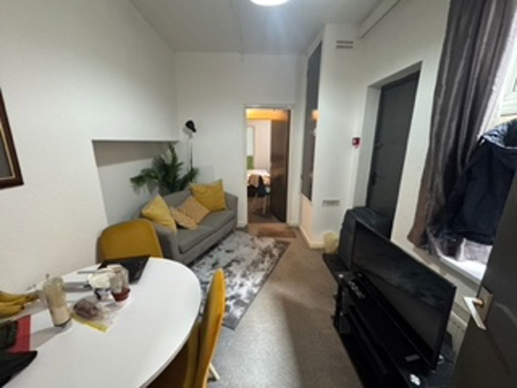 Property image 2 of 9