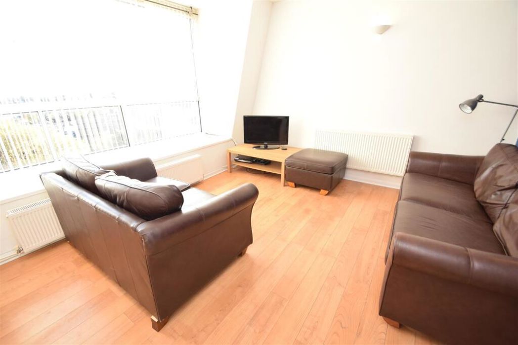 Property image 3 of 8