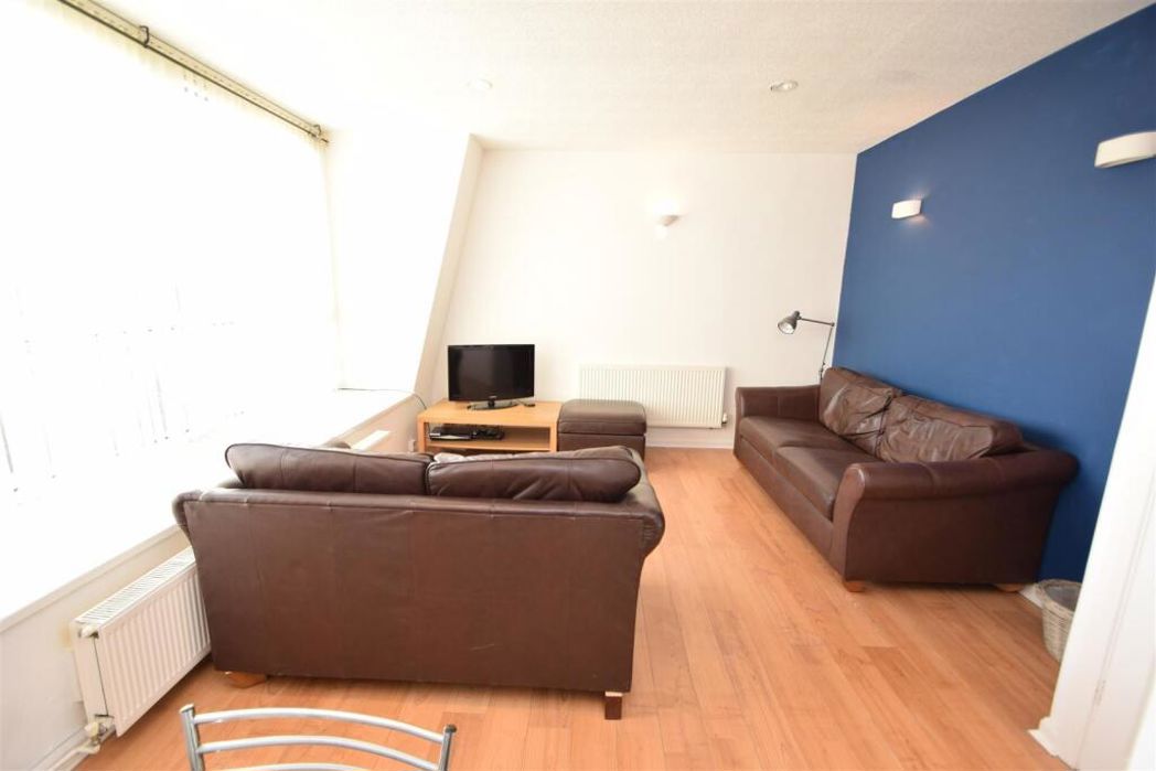 Property image 2 of 8