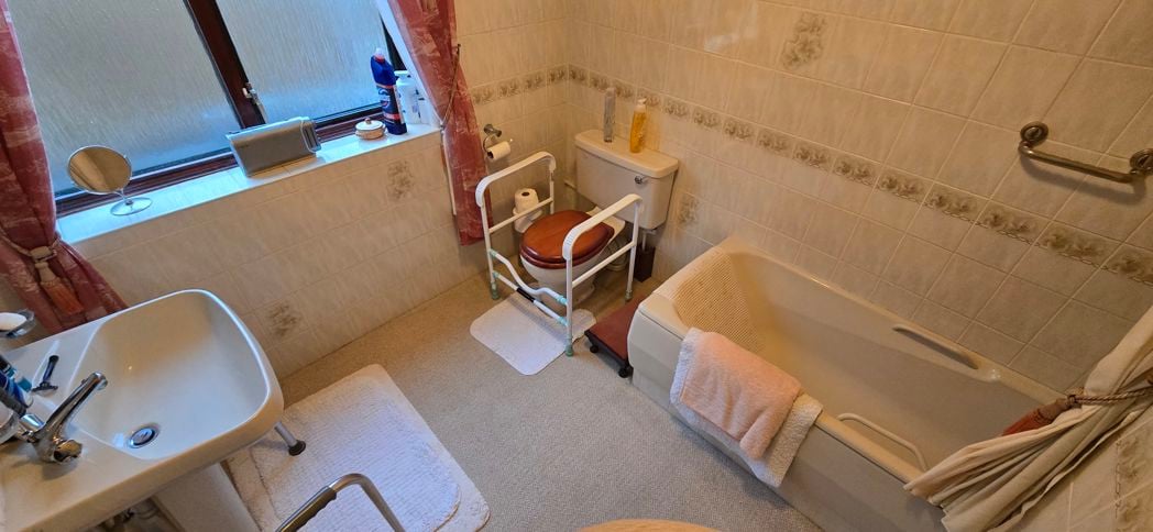 Property image 25 of 36
