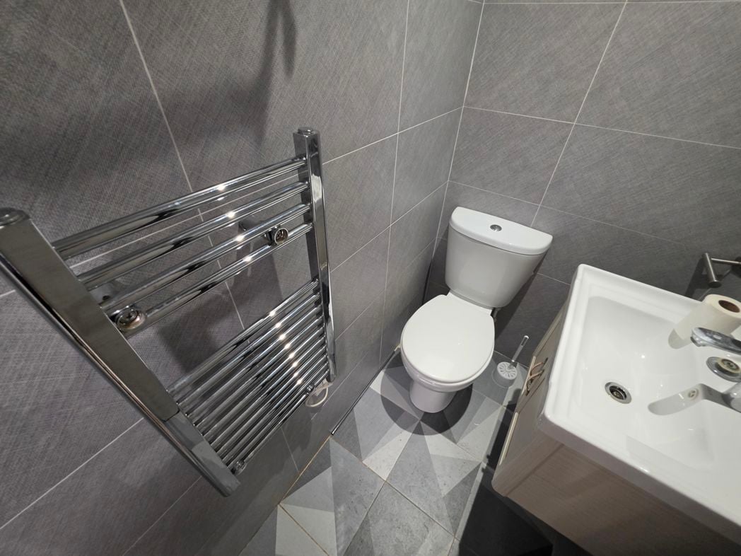 Bathroom - apt 122
