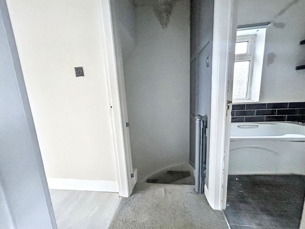 Property image 8 of 16