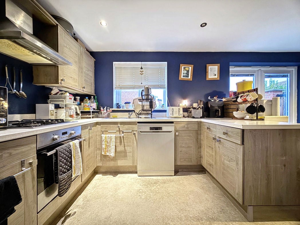 Property image 12 of 23