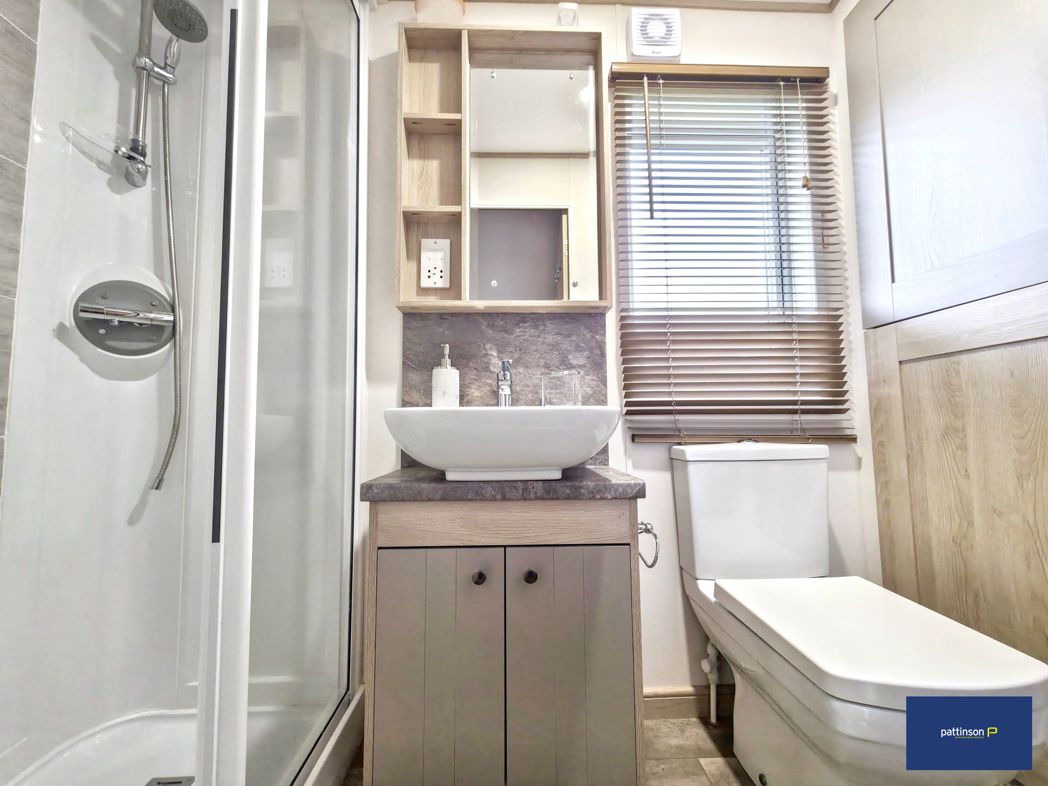 Property image 11 of 17