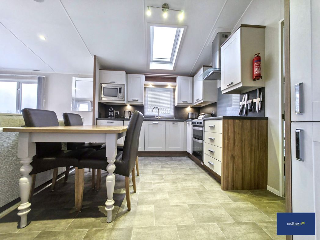 Property image 4 of 18