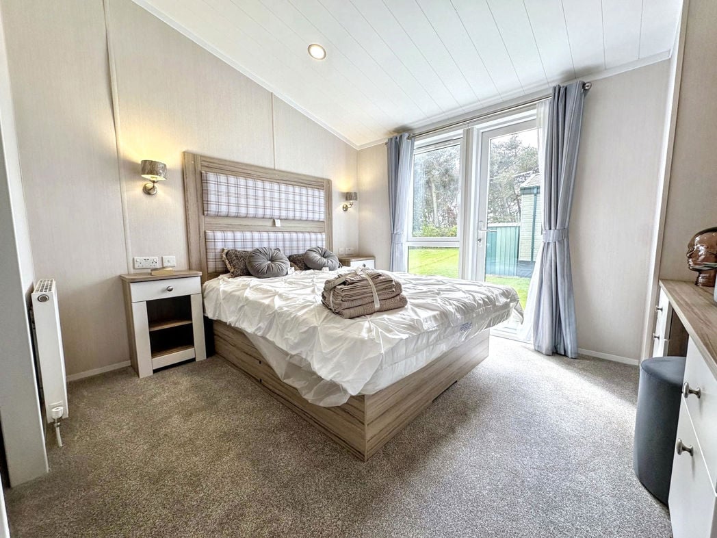 Property image 8 of 24