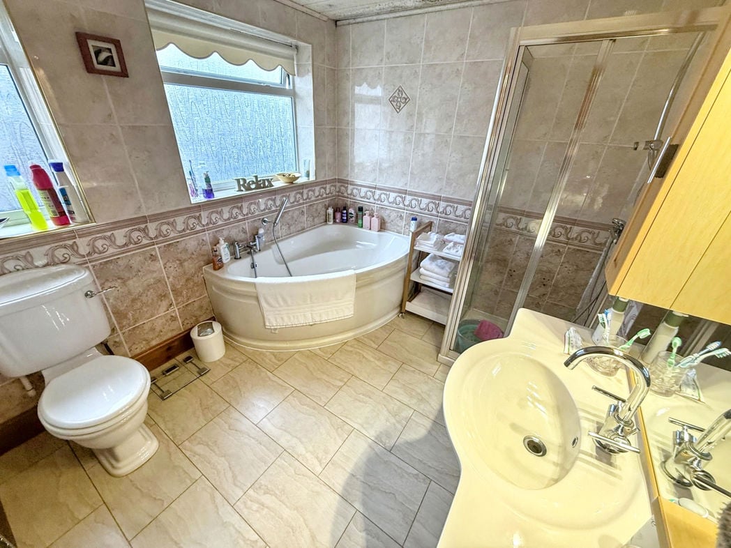 Property image 16 of 19