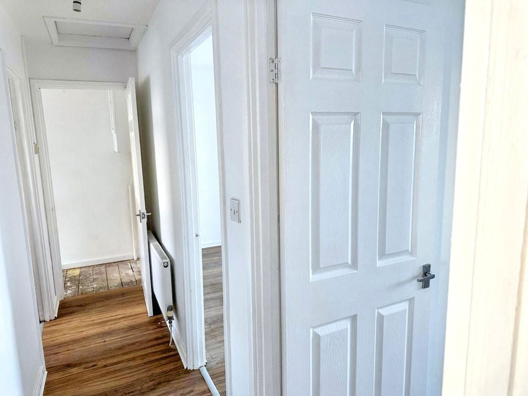 Property image 6 of 9