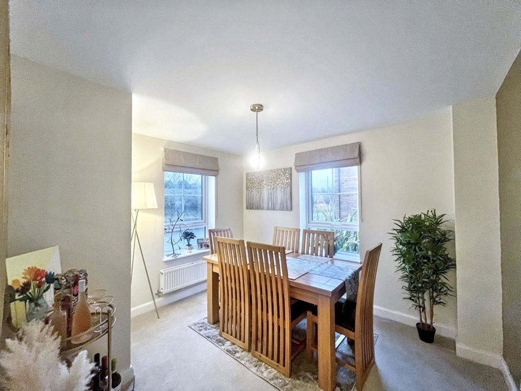 Property image 8 of 17