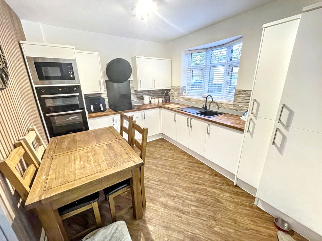 Property image 5 of 9