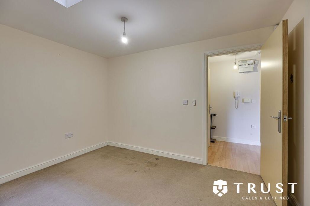Property image 10 of 16
