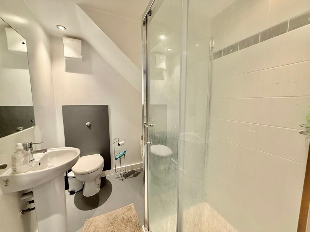 Property image 8 of 19