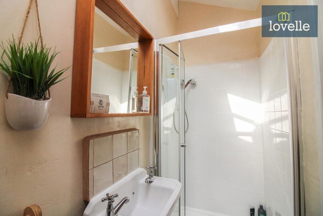 Property image 11 of 14