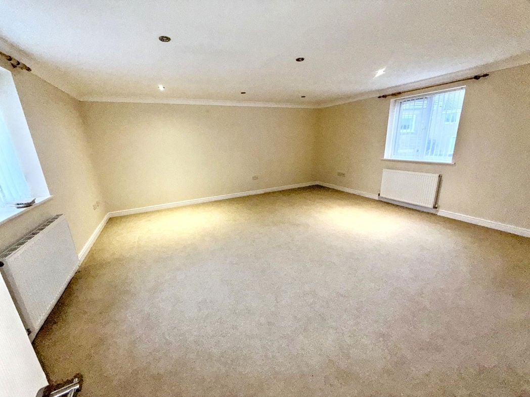 Property image 12 of 28