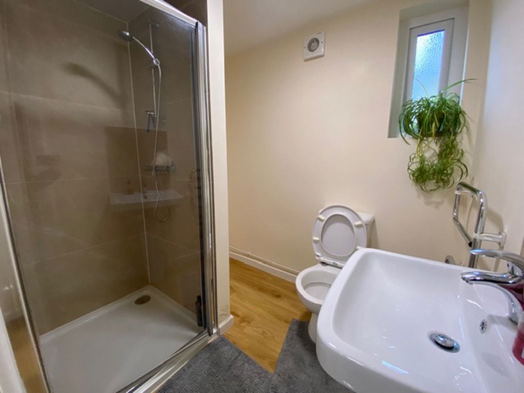 Property image 5 of 9
