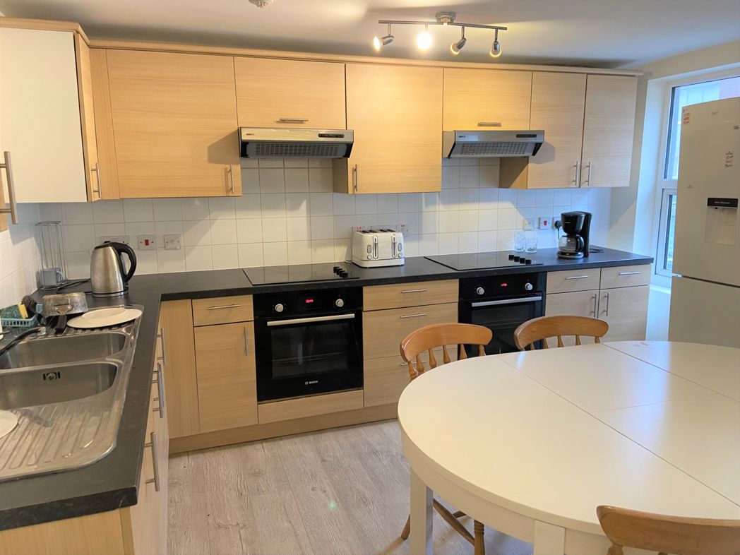 Property image 6 of 9