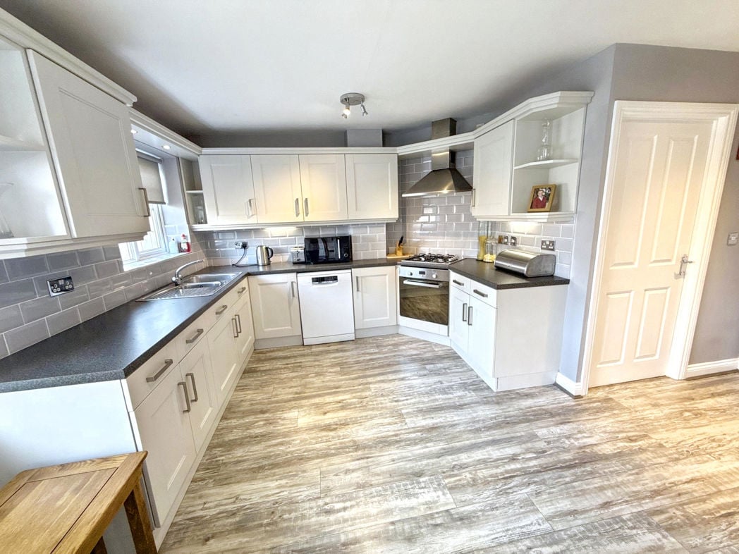 Property image 6 of 24