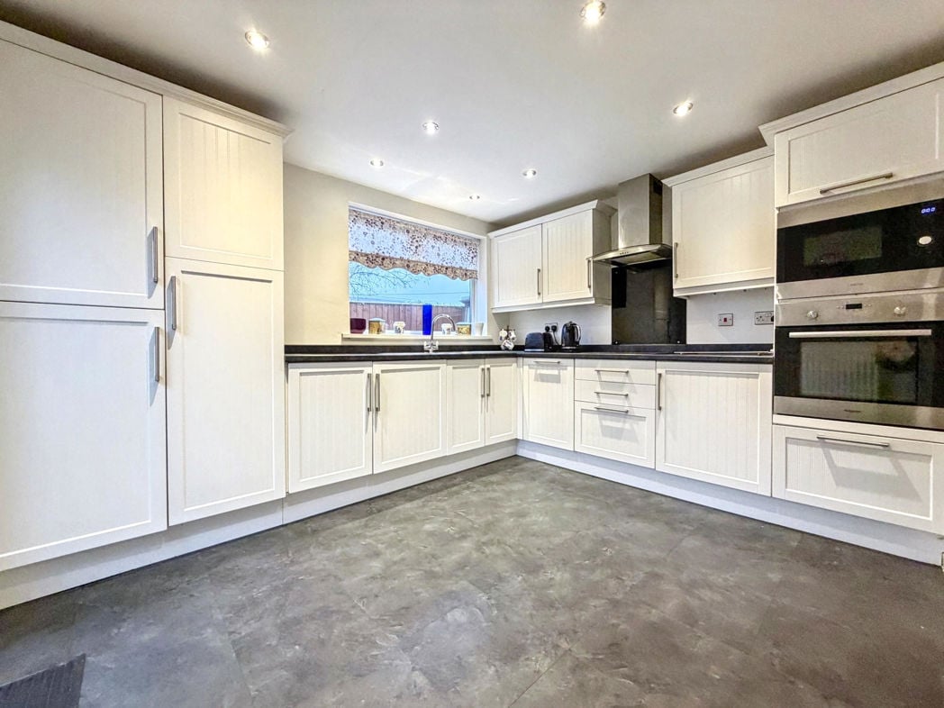 Property image 8 of 23