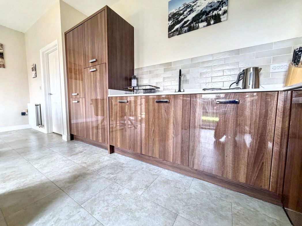 Property image 11 of 33