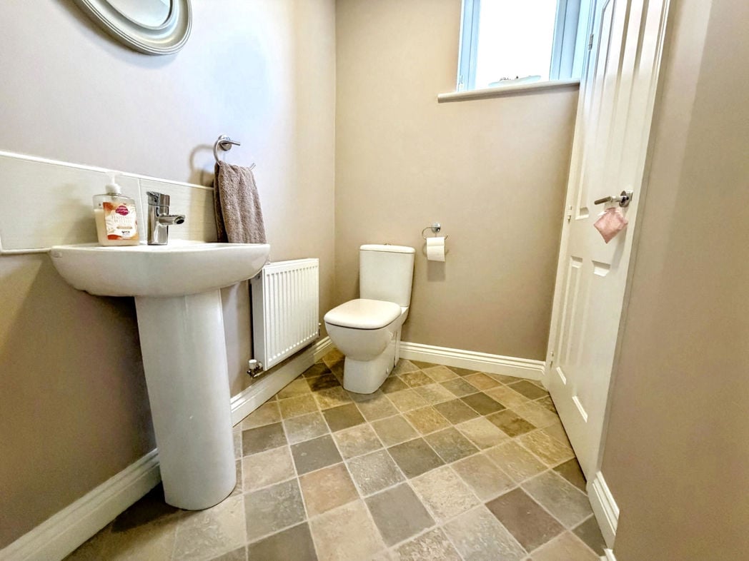 Property image 16 of 33