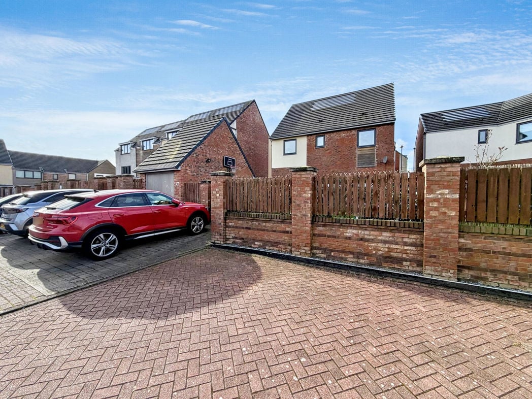 Property image 28 of 33