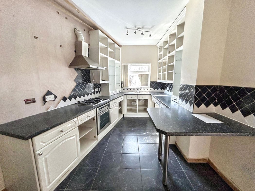 Property image 4 of 12