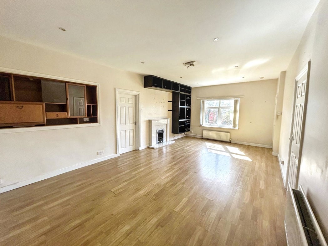 Property image 3 of 12
