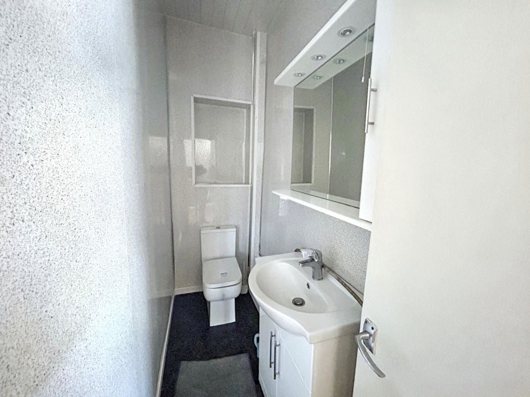 Property image 5 of 12