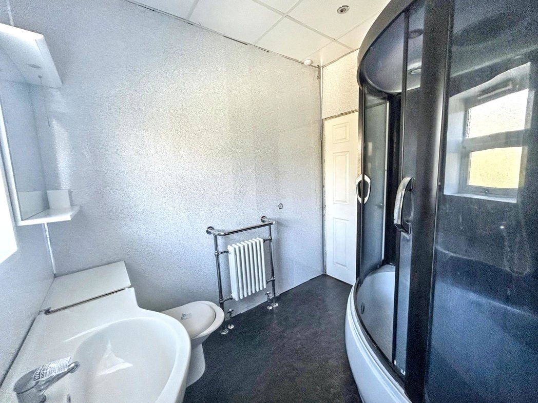 Property image 11 of 12