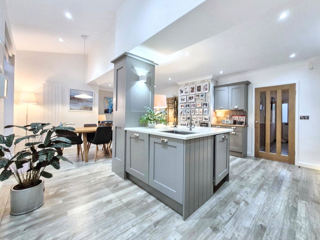 Property image 9 of 33