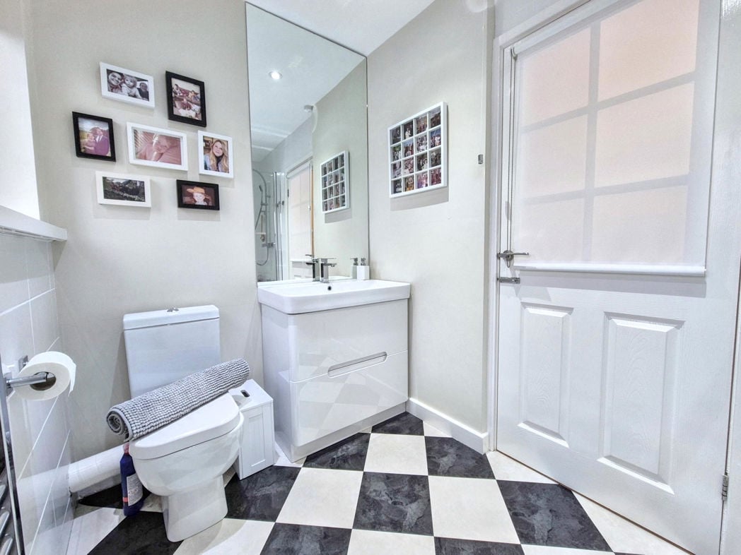 Property image 27 of 33