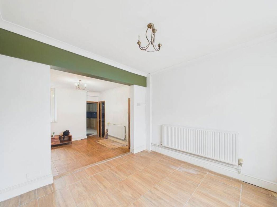 Property image 9 of 33