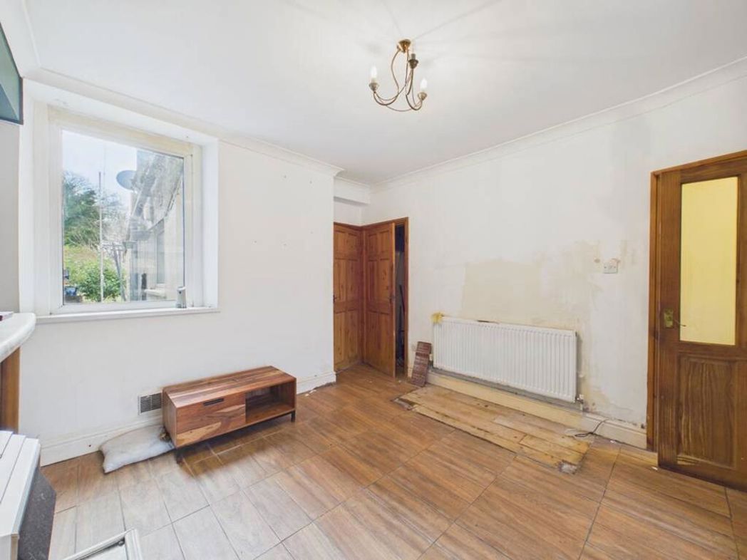 Property image 11 of 33