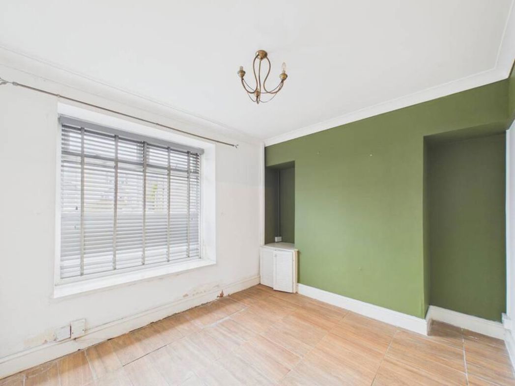 Property image 8 of 33