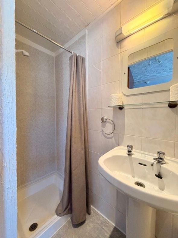 Property image 11 of 20