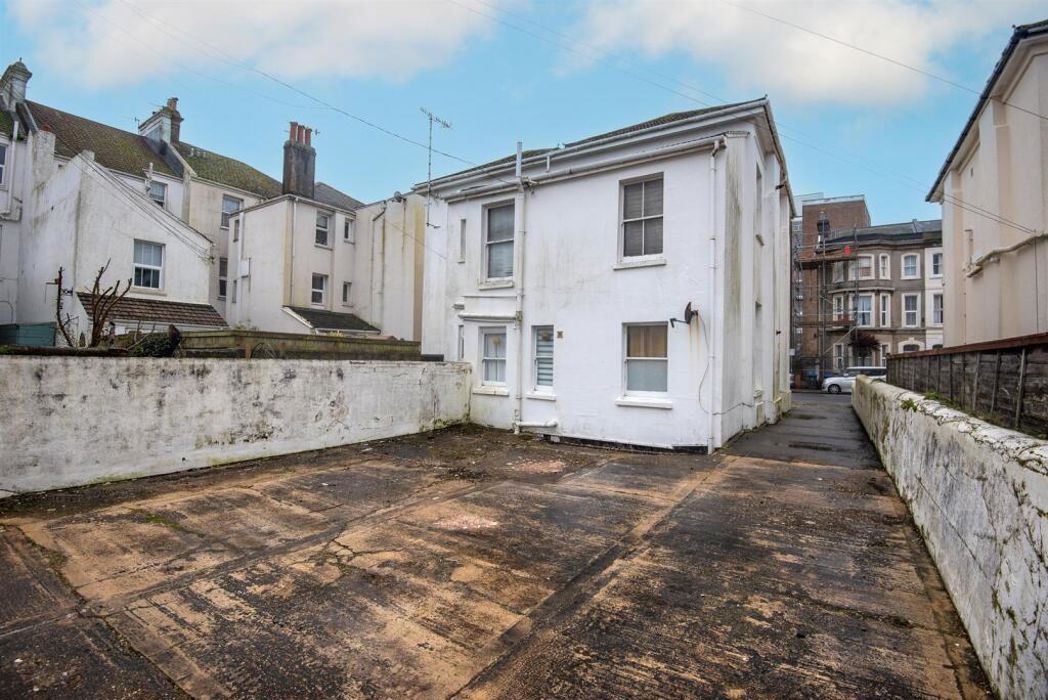 Property image 16 of 17
