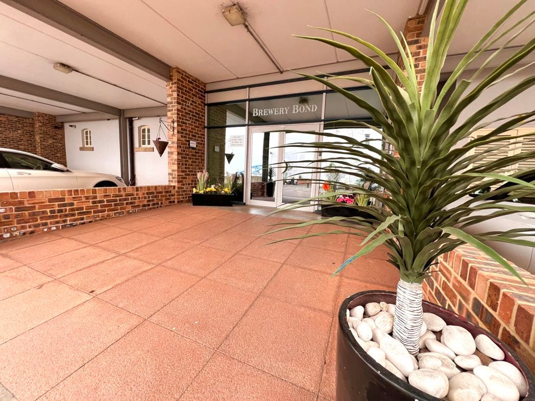 Property image 3 of 32