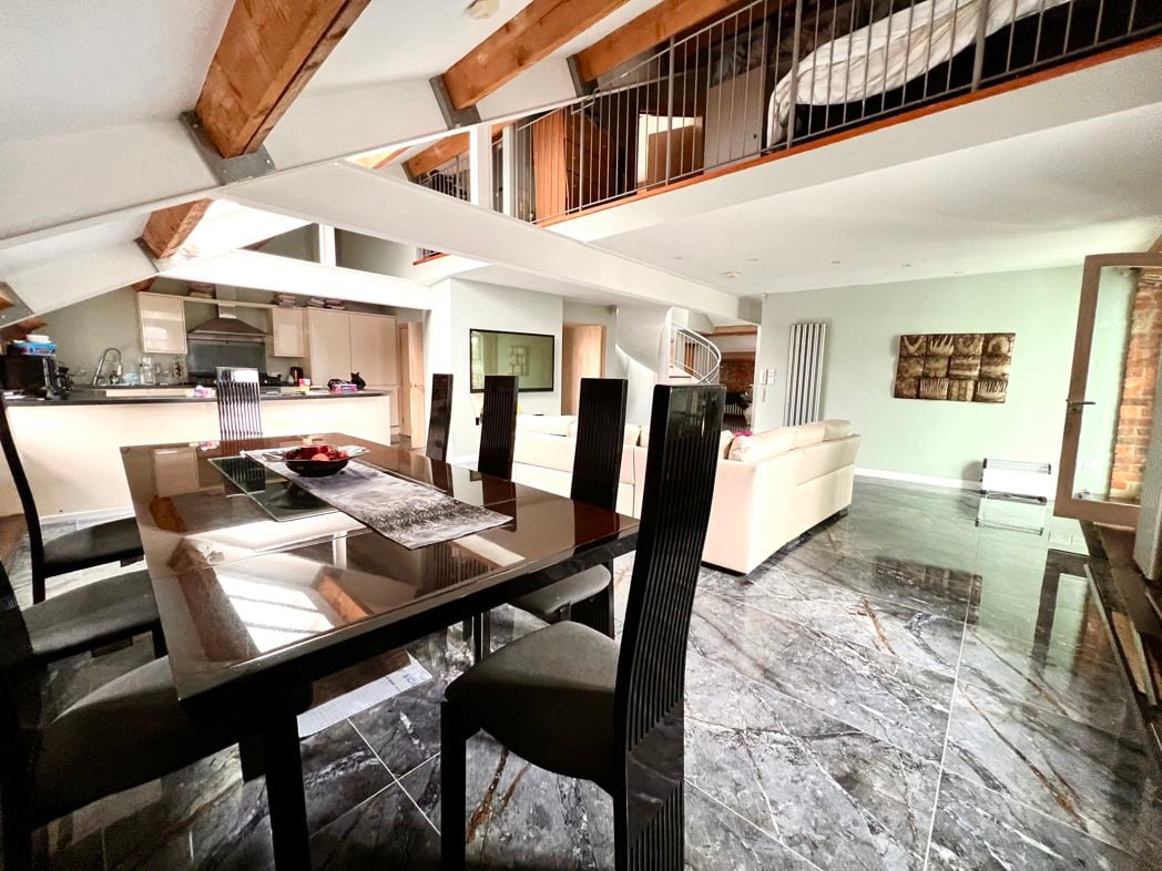 Property image 6 of 32